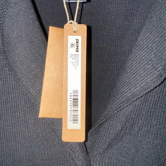 SKIMS (SOFT LOUNGE) SHORT SLEEP SET - Picture 5 of 5